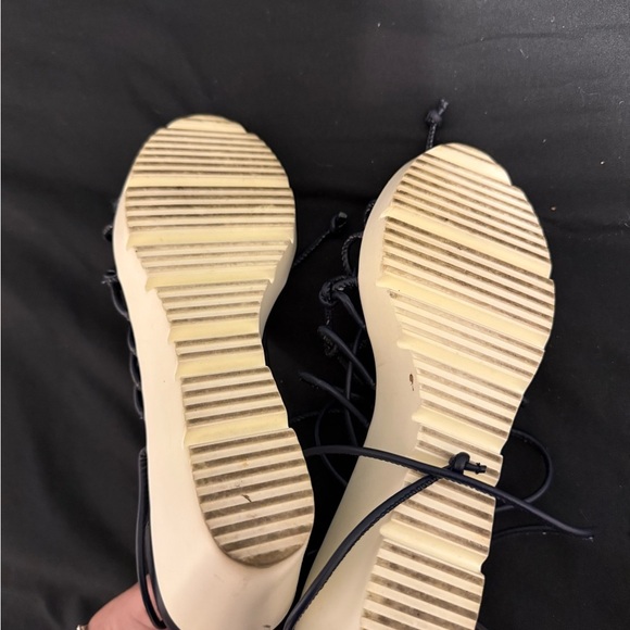 Charles David navy blue heels size 7.5 - Picture 4 of 4